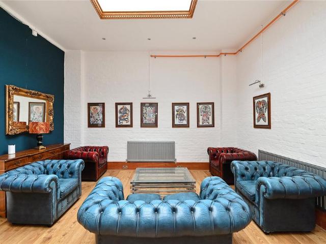 Flat for sale in Kentish Town, Greater London