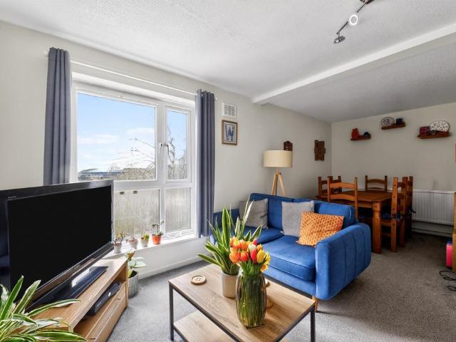 Flat for sale in Southfields, Greater London