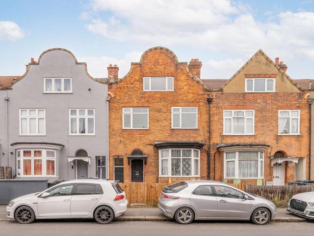 Flat for sale in London Borough of Croydon, Thornton Heath