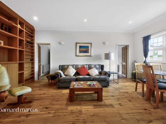 Flat for sale in East Sheen, Greater London