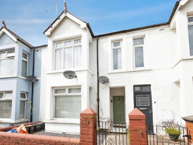 Flat for sale in Porthcawl, Nottage