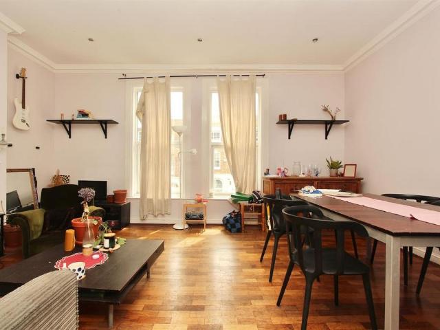 Flat for sale in Dalston, De Beauvoir Town
