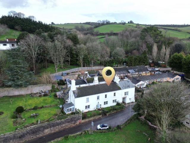 Flat for sale in Compton, Strode