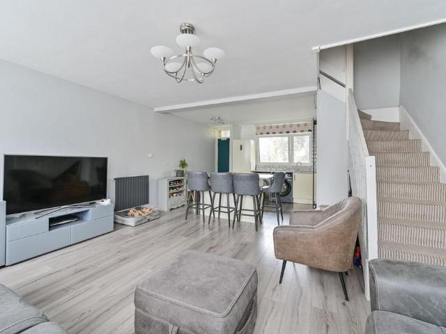 Flat for sale in Peckham, Greater London