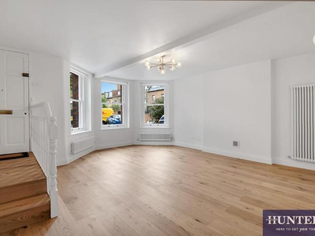 Flat for sale in West Hampstead, Greater London