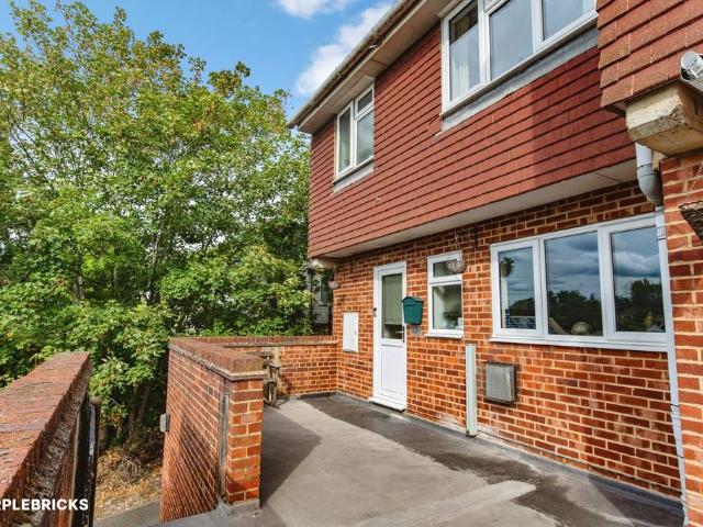 Flat for sale in London Borough of Bromley, Greater London