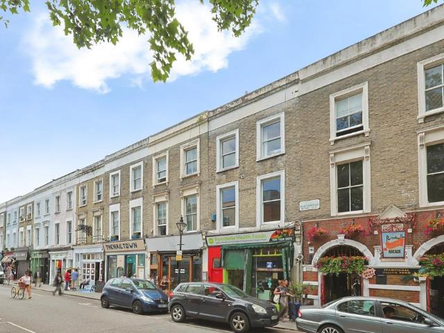 Flat for sale in North Kensington, Greater London