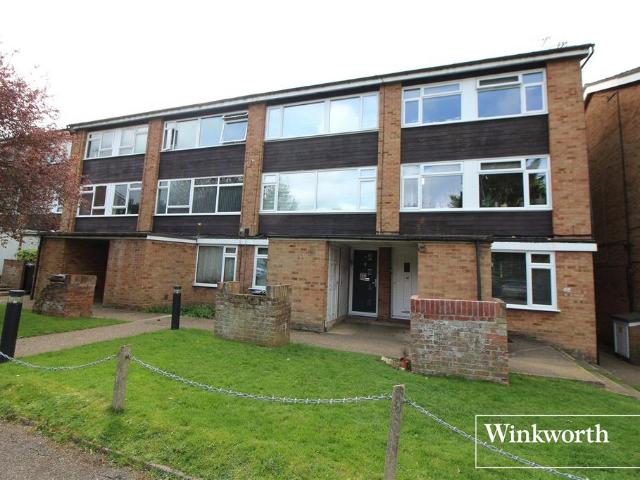 Flat for sale in Elstree and Borehamwood, Borehamwood