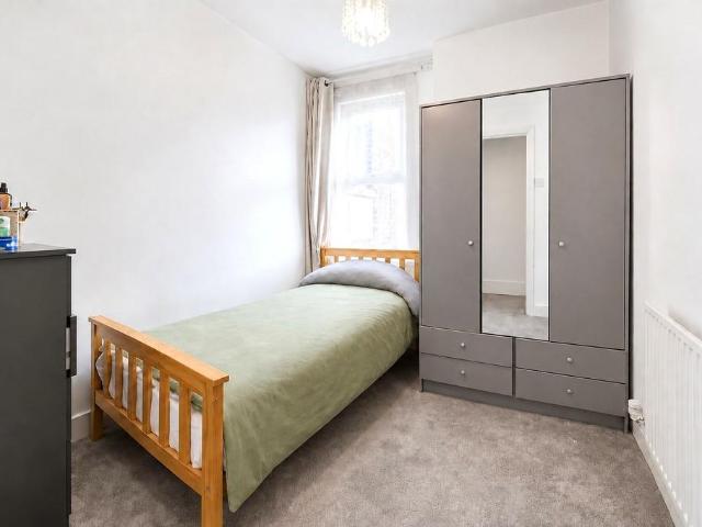 Flat for sale in London Borough of Croydon, Thornton Heath