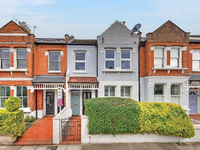 Flat for sale in Southfields, Greater London