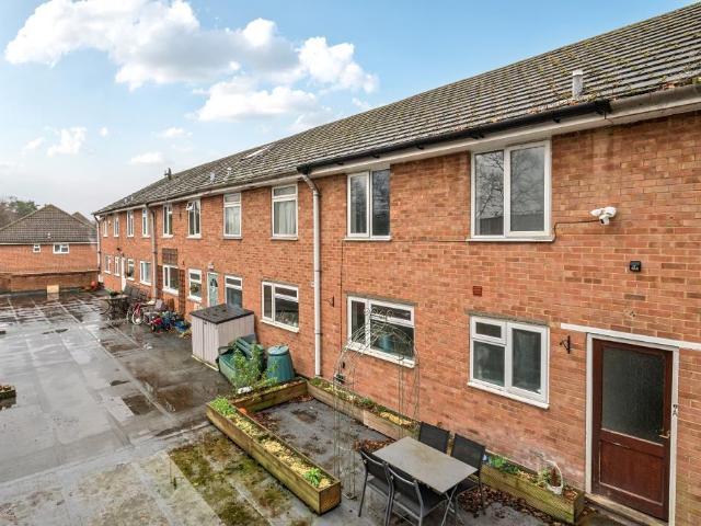 Flat for sale in Winkfield