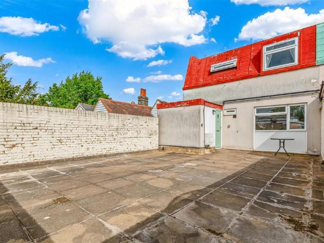 Flat for sale in Old Harlow, Harlow