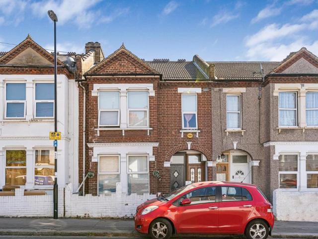 Flat for sale in London Borough of Croydon, Thornton Heath