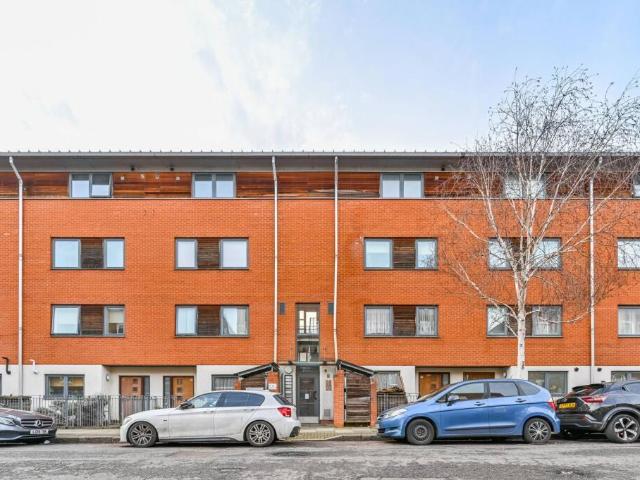 Flat for sale in Barnsbury, Greater London