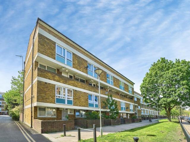 Flat for sale in Old Ford, Bow