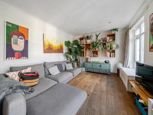 Flat for sale in Bellenden, Greater London