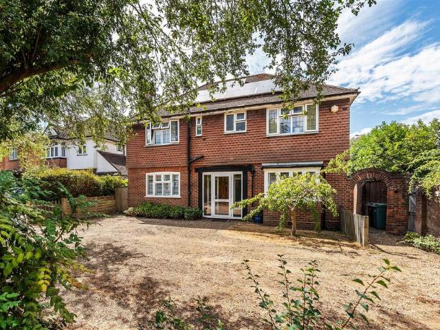 Flat for sale in Pachesham Park, Surrey