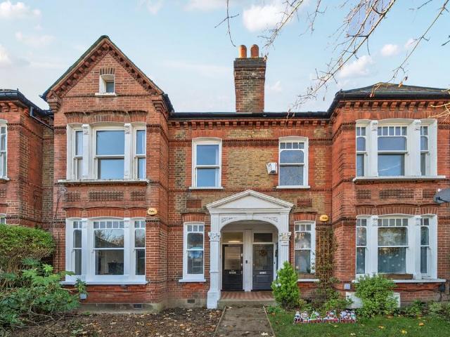 Flat for sale in Dulwich Village, Greater London