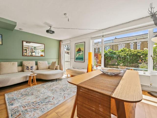 Flat for sale in Old Ford, Bow