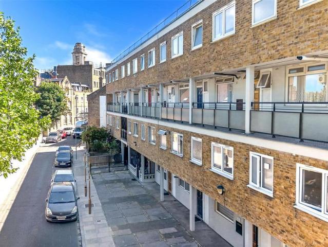 Flat for sale in Stepney, Greater London