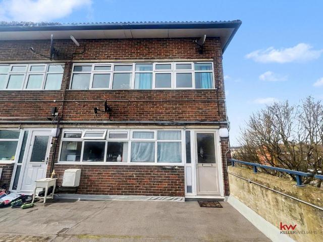Flat for sale in Broxbourne, Hertfordshire