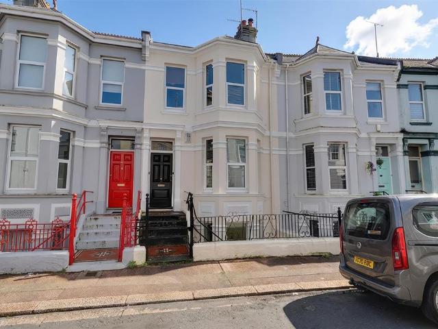 Flat for sale in Mount Wise