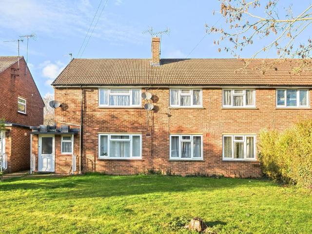 Flat for sale in Aylesbury, Buckinghamshire