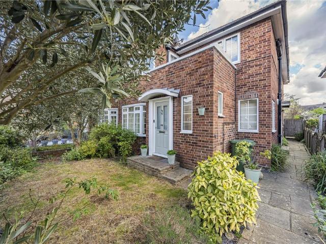Flat for sale in Ham, Greater London
