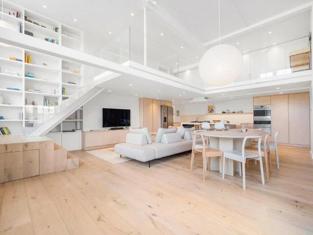 Flat for sale in Clapham, Greater London