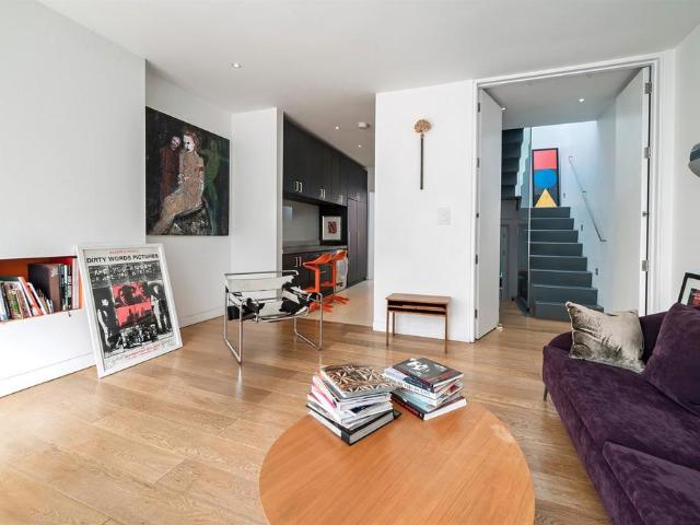 Flat for sale in Royal Borough of Kensington and Chelsea, Greater London