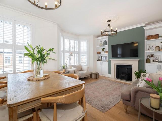 Flat for sale in London Borough of Wandsworth, Greater London