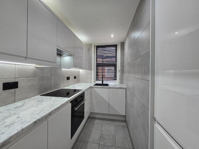 Flat for sale in Hendon, Greater London