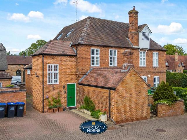 Flat for sale in Green Close, Warwickshire