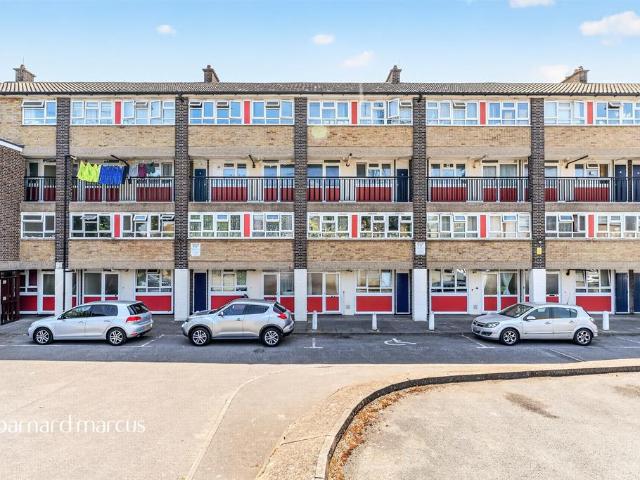 Flat for sale in London Borough of Merton, Mitcham