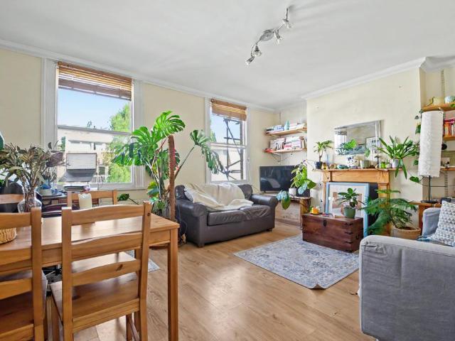 Flat for sale in Gospel Oak, Greater London