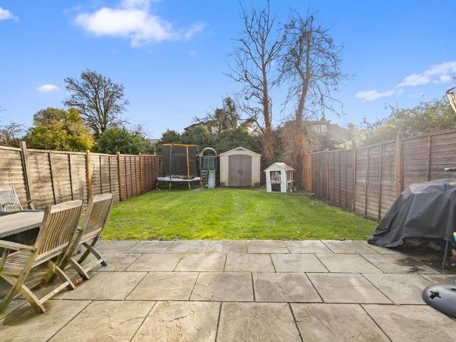 Flat for sale in Temple Fortune, Greater London
