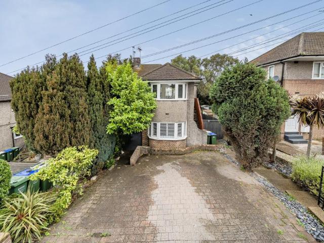 Flat for sale in Barnehurst, Greater London