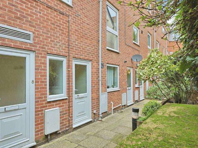 Flat for sale in Heigham Grove, East Bank