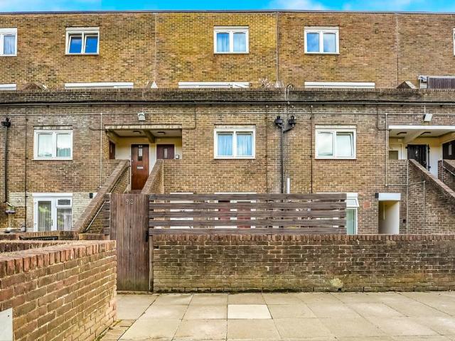 Flat for sale in Archway, Greater London