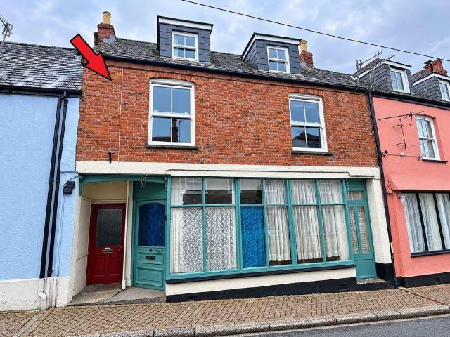 Flat for sale in Lostwithiel, Cornwall