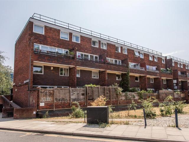 Flat for sale in Old Ford, Bow