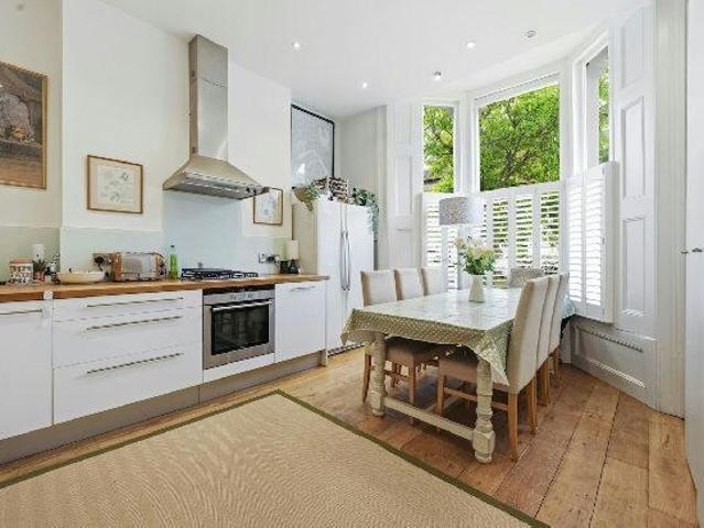 Flat for sale in Archway, Greater London