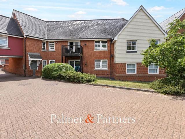 Flat for sale in Hythe, Fordham Heath