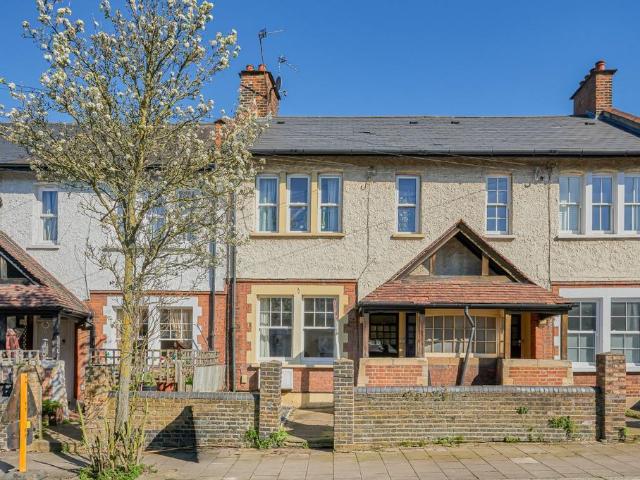 Flat for sale in Streatham Hill, Greater London