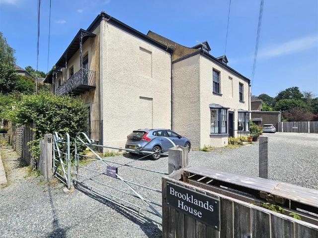 Flat for sale in Weir Quay, Devon