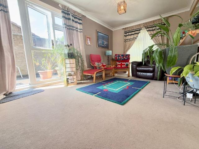 Flat for sale in Spring Park, Luton