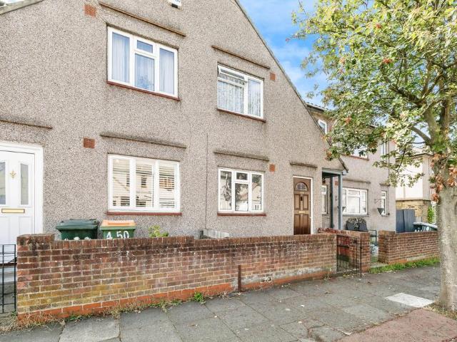 Flat for sale in Beckton, Greater London