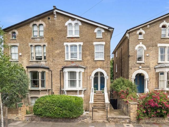 Flat for sale in London Borough of Lewisham, Ladywell
