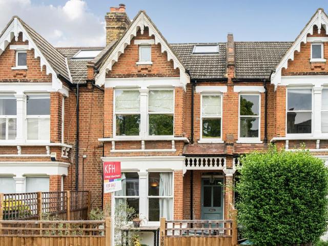 Flat for sale in Tulse Hill, Greater London