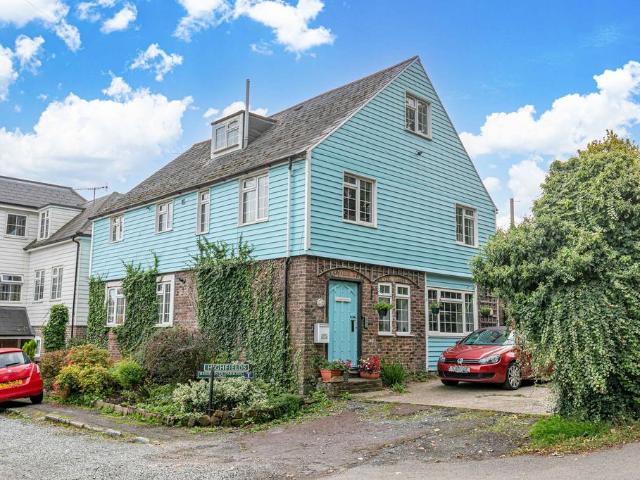 Flat for sale in Cross In Hand, East Sussex
